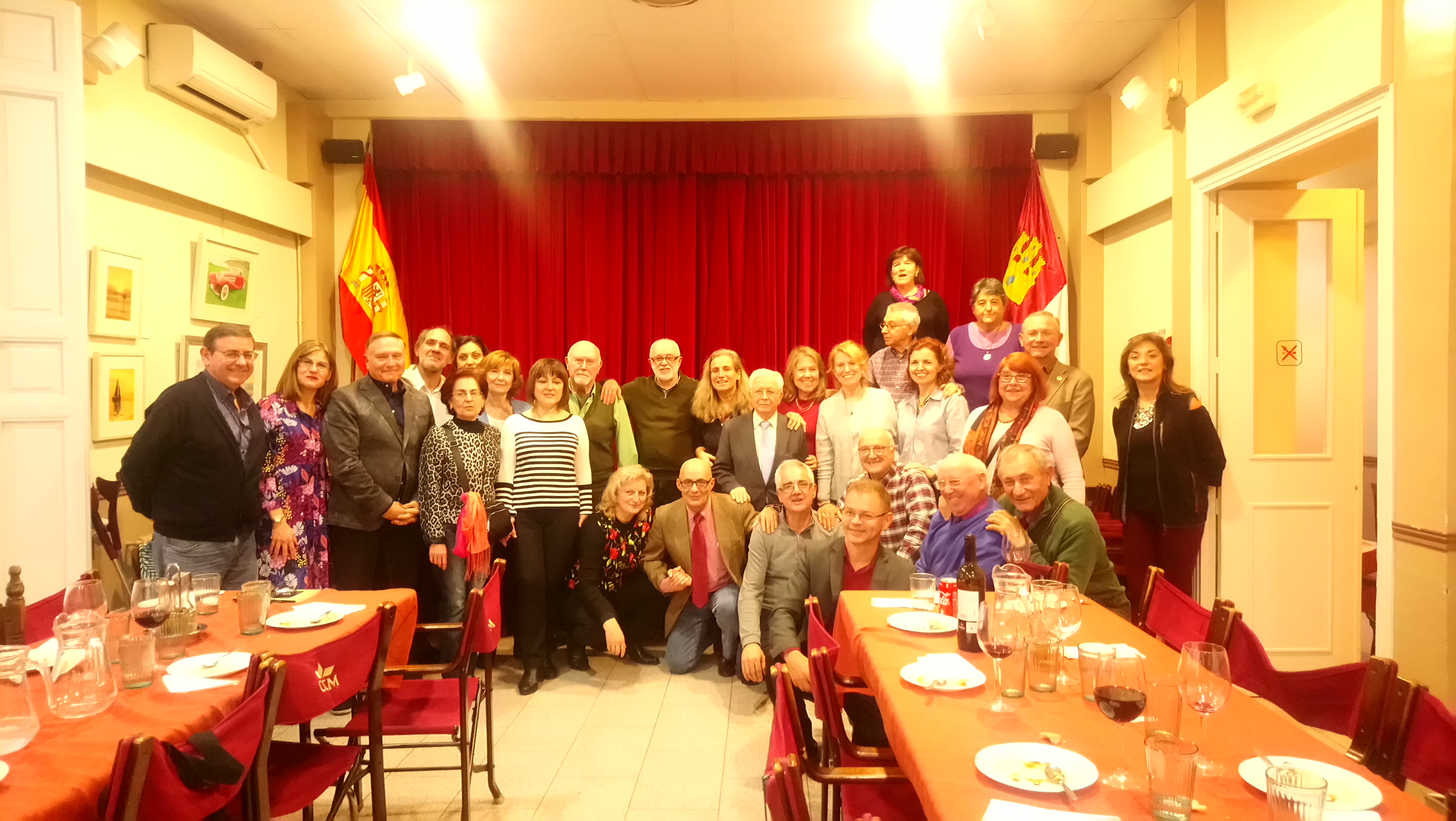 PALABRAS DE AGRADECIMIENTO DE Mª ÁNGELES MORALES TRAS LA ENTREGA DE LA MEDALLA DE HONOR DE LA ASOCIACIÓN ESCRITORES DE CASTILLA LA MANCHA EN LA COMIDA DE NAVIDAD 2018